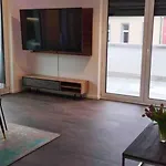 Апартаменты Bg Living & Hosting - Stylish Luxury In The Center - Parking, Wifi & Washing Machine Трир